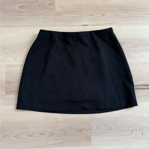 The A&F Scarlett Curve Love Mini Skort Black